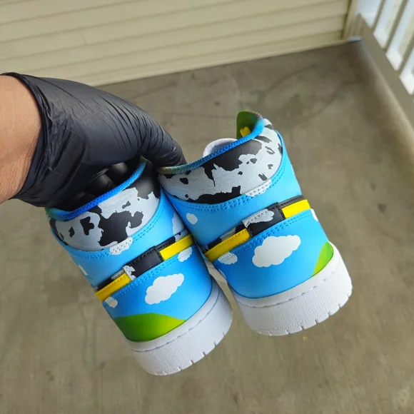 Custom Jordan's 1s - Picture 7 of 10